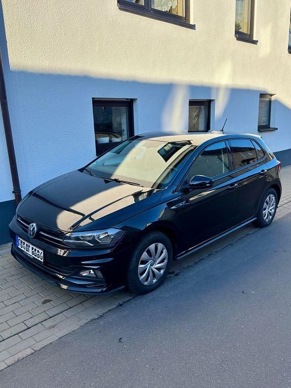 Gebraucht VW Polo Comfortline 95 PS (69 kW) 2018 Schwarz Kleinwagen