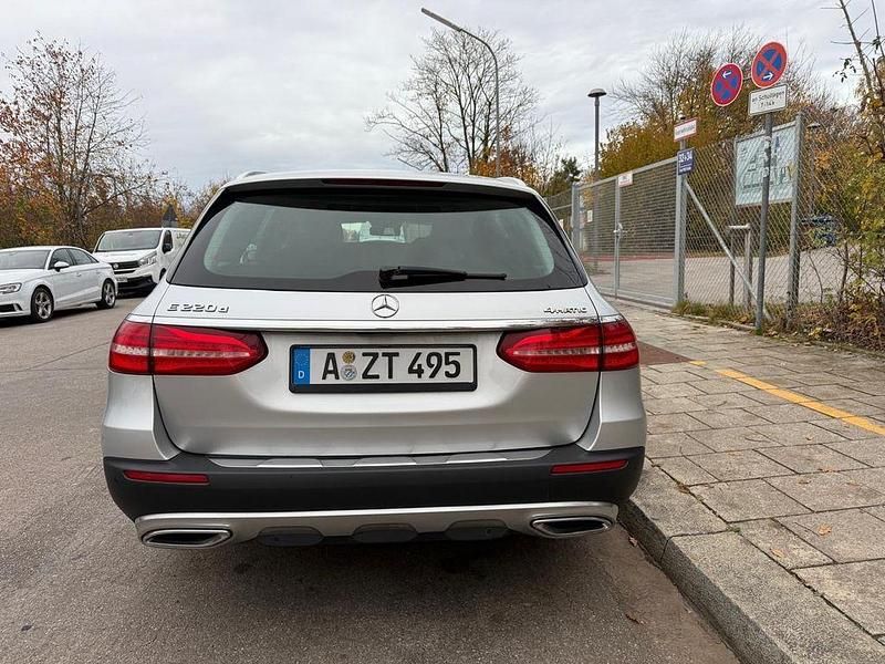 Gebraucht Mercedes E220 Avantgarde 194 PS (142 kW) 2017 Grau Limousine