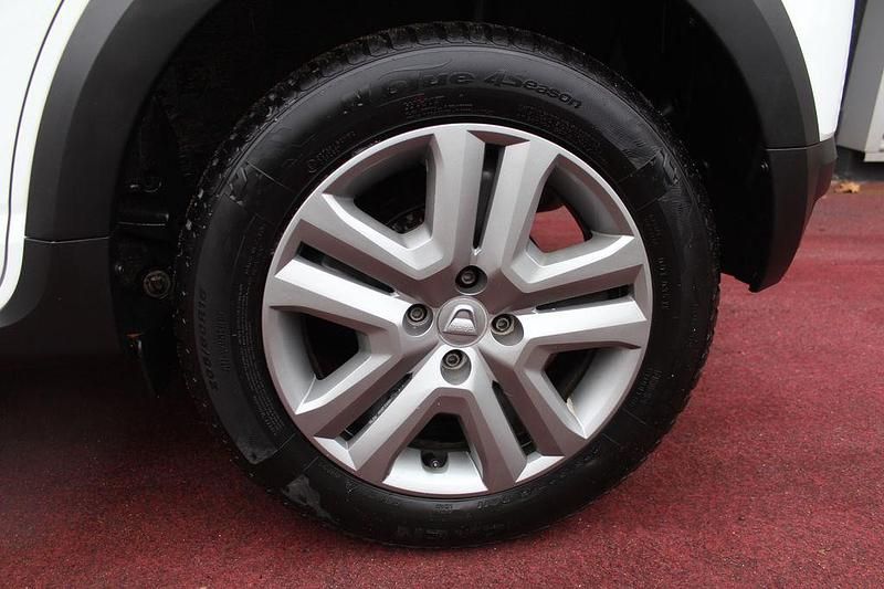 Gebraucht Dacia Sandero Comfort 91 PS (66 kW) 2022 Weiß SUV