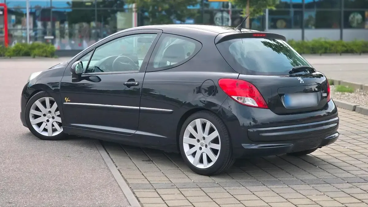 Gebraucht Peugeot 207 95 PS (69 kW) 2011 Schwarz Kleinwagen