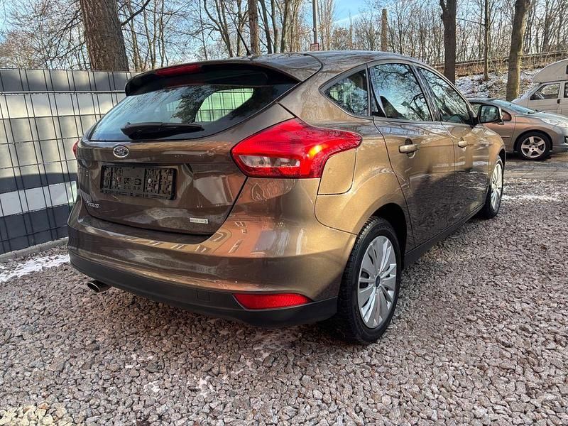 Gebraucht Ford Focus Trend 125 PS (91 kW) 2015 Beige Limousine