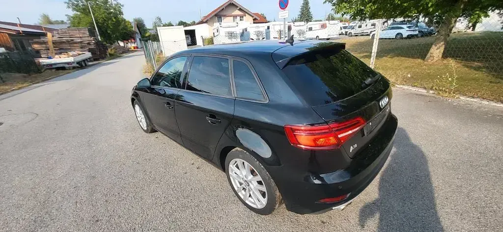 Gebraucht Audi A3 Sport 150 PS (110 kW) 2018 Schwarz Limousine