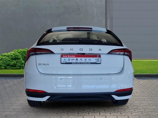 Neu Skoda Scala Selection 116 PS (85 kW) 2025 Weiss Kleinwagen