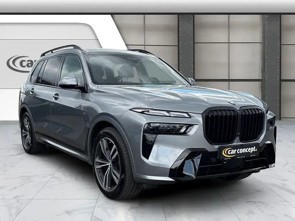 Gebraucht BMW X7 M Sport 352 PS (258 kW) 2025 Grau SUV