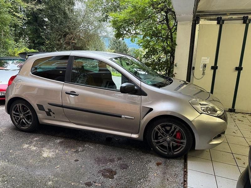 Silber Gebraucht 2012 Renault Clio R.S. R.S. Kleinwagen | 19.000 € (Teuer) - Bild 1/4
