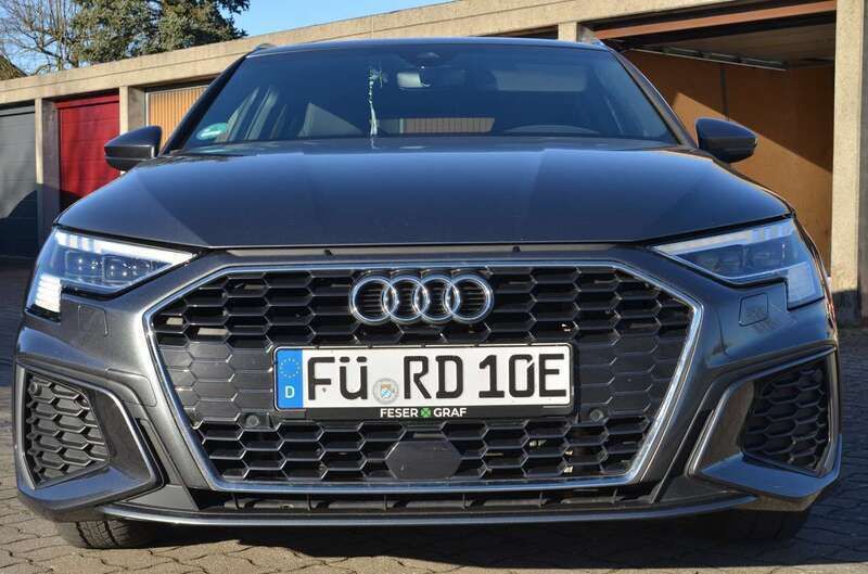 Grau Gebraucht 2020 Audi A3 Sportback e-tron S-Line Limousine | 22.900 € (Guter Preis) - Bild 1/4