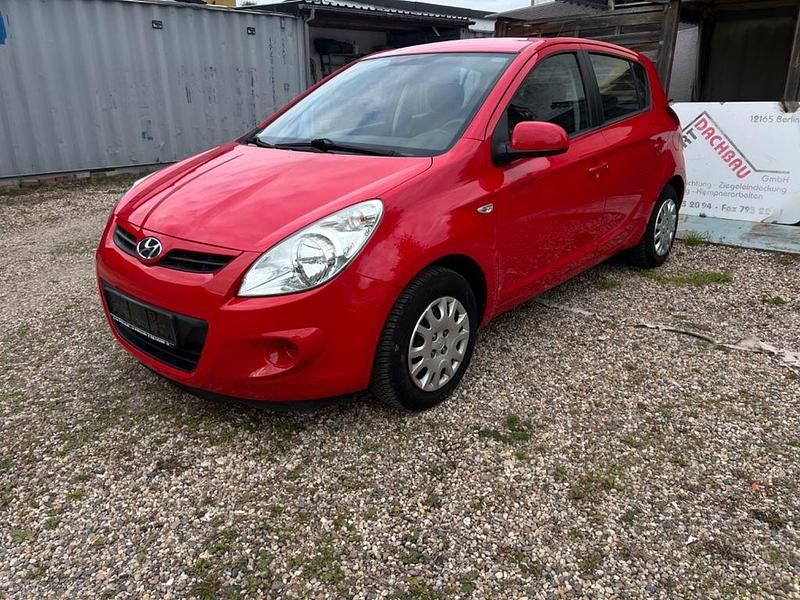 Rot Gebraucht 2011 Hyundai i20 Edition Limousine | 3.750 € (Fairer Preis) - Bild 1/4