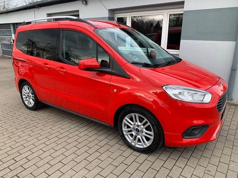 Gebraucht Ford Tourneo Courier Titanium 101 PS (74 kW) 2019 Rot Van / Kleinbus