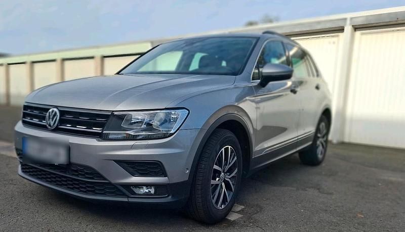 Grau Gebraucht 2020 VW Tiguan SUV | 23.100 € (Superpreis) - Bild 1/4