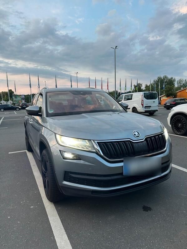 Grau Gebraucht 2020 Skoda Kodiaq SUV | 19.000 € - Bild 1/4