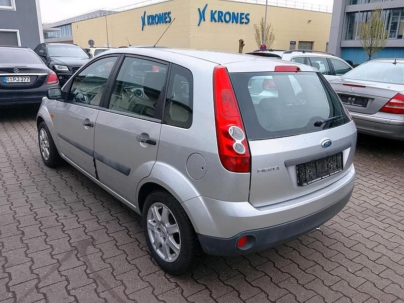 Gebraucht Ford Fiesta 75 PS (55 kW) 2006 Grau Kleinwagen