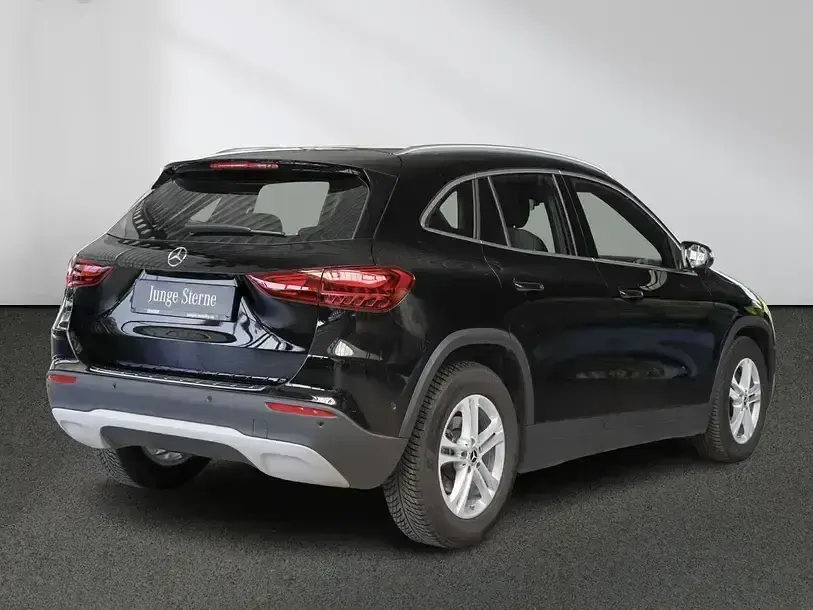 Gebraucht Mercedes GLA200 163 PS (119 kW) 2024 Unilack nachtschwarz SUV
