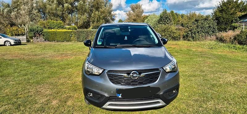 Grau Gebraucht 2018 Opel Crossland X SUV | 10.499 € (Superpreis) - Bild 1/4