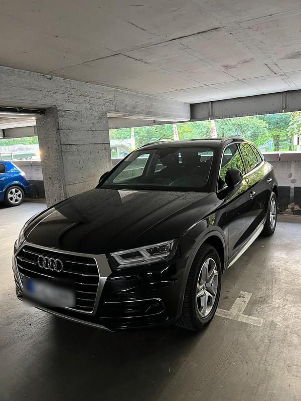 Schwarz Gebraucht 2020 Audi Q5 Comfort SUV | 33.500 € (Etwas zu teuer) - Bild 1/4