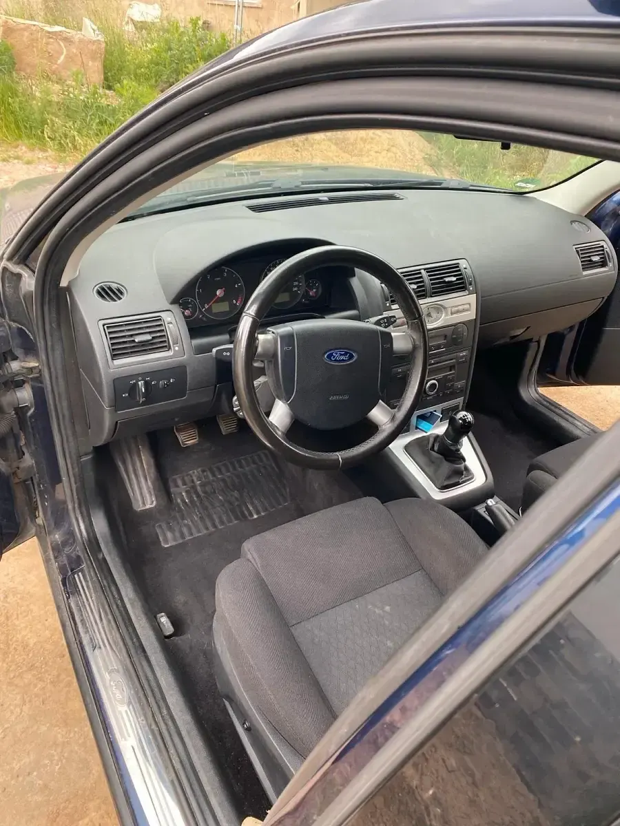 Gebraucht Ford Mondeo 130 PS (95 kW) 2004 Blau Kombi