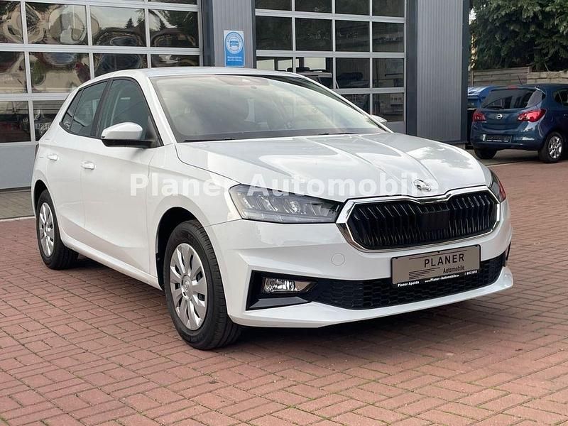 Weiß Gebraucht 2022 Skoda Fabia Active Kleinwagen | 14.500 € (Fairer Preis) - Bild 1/4