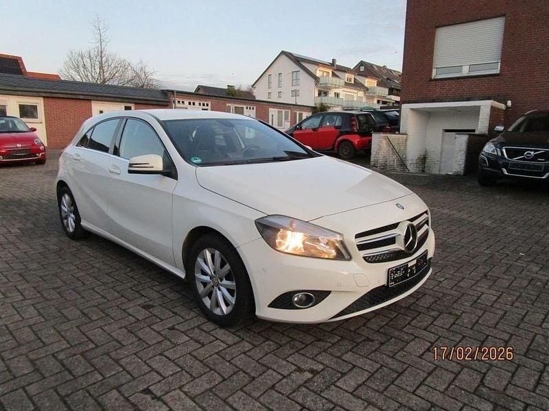Gebraucht Mercedes A180 122 PS (89 kW) 2013 Calcitweiss  unilack Kleinwagen