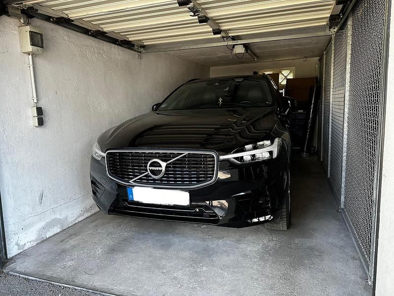 Schwarz Gebraucht 2020 Volvo XC60 R-Design SUV | 32.950 € (Etwas zu teuer) - Bild 1/4
