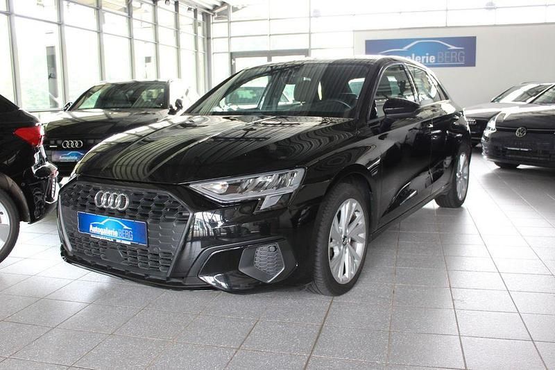 Mythosschwarz Gebraucht 2021 Audi A3 Sportback Sport Limousine | 22.850 € (Guter Preis) - Bild 1/4