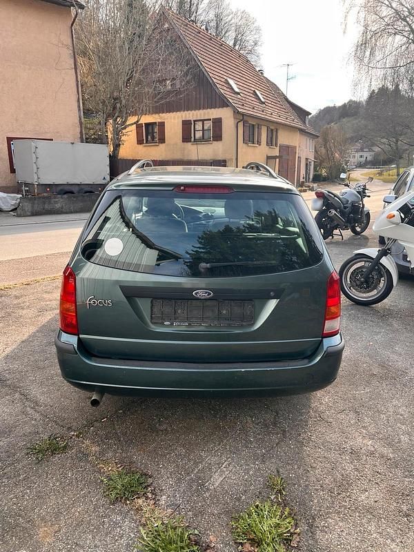 Gebraucht Ford Focus 100 PS (73 kW) 2002 Grün Kombi
