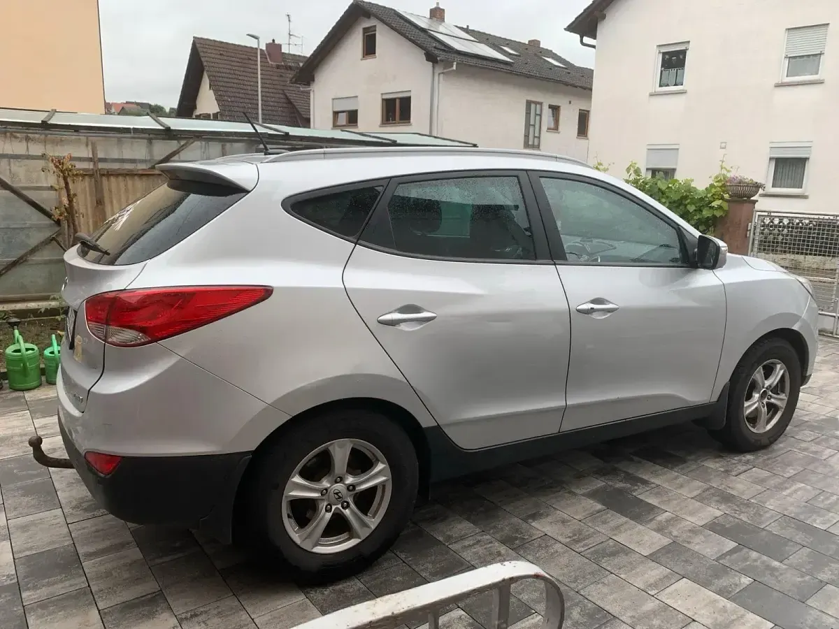 Gebraucht Hyundai ix35 Edition 136 PS (100 kW) 2013 Silber SUV