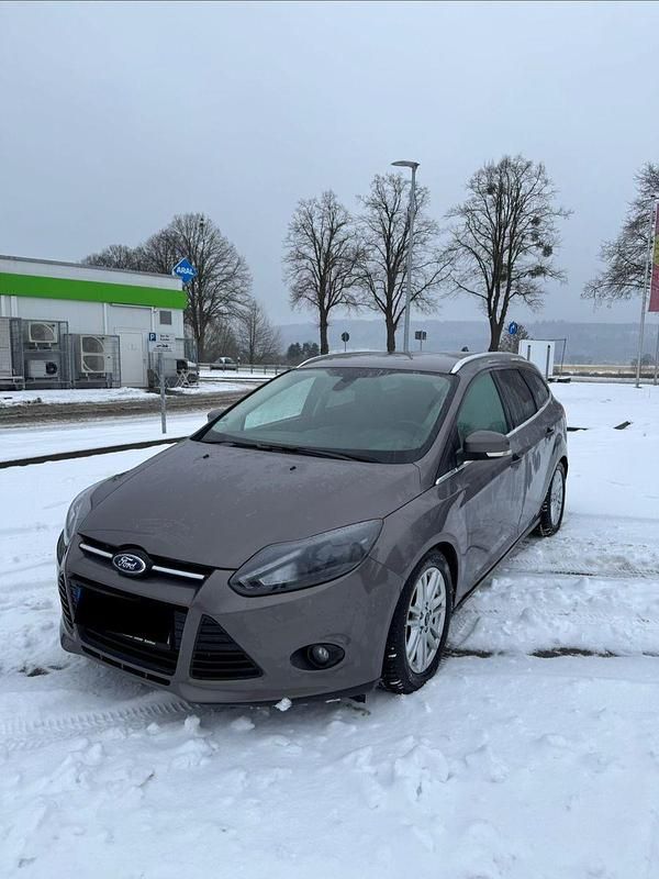 Braun Gebraucht 2013 Ford Focus Titanium Kombi | 6.990 € (Etwas zu teuer) - Bild 1/4