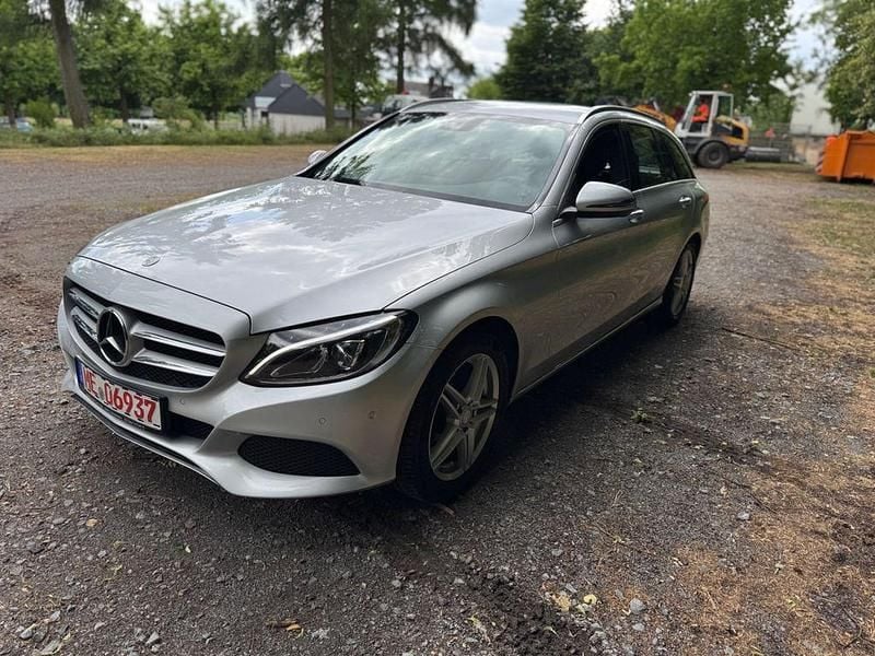 Silber Gebraucht 2016 Mercedes C180 Avantgarde Limousine | 18.300 € (Fairer Preis) - Bild 1/4
