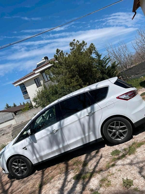 Weiß Gebraucht 2016 Ford S-MAX Titanium Van / Kleinbus | 8.500 € (Etwas zu teuer) - Bild 1/3