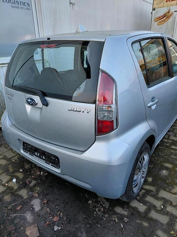 Gebraucht Subaru Justy 70 PS (51 kW) 2010 Grau Kleinwagen