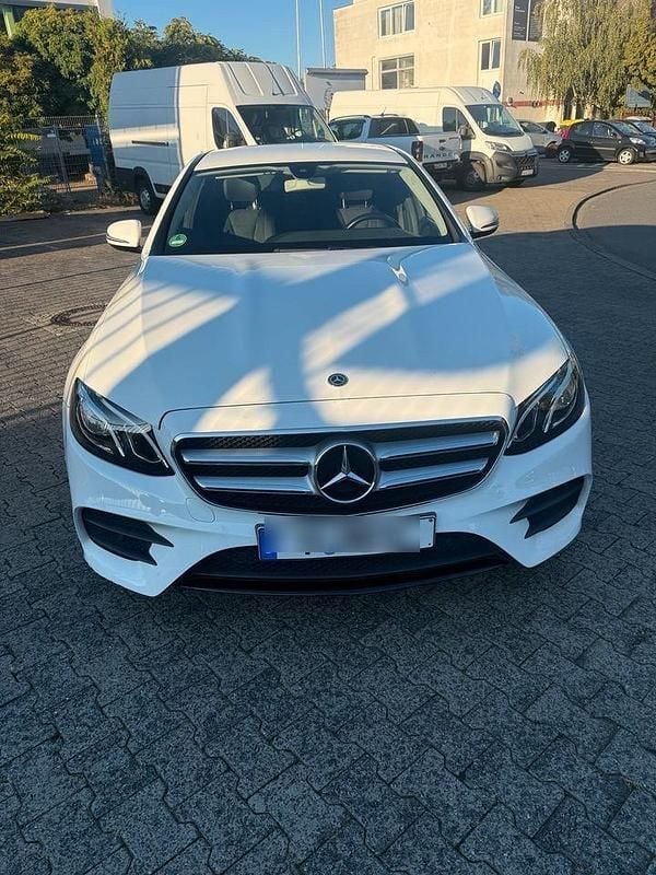 Weiß Gebraucht 2019 Mercedes E200 Limousine | 18.500 € (Guter Preis) - Bild 1/4