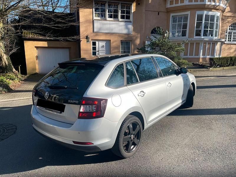Gebraucht Skoda Rapid 105 PS (77 kW) 2014 Silber Kleinwagen