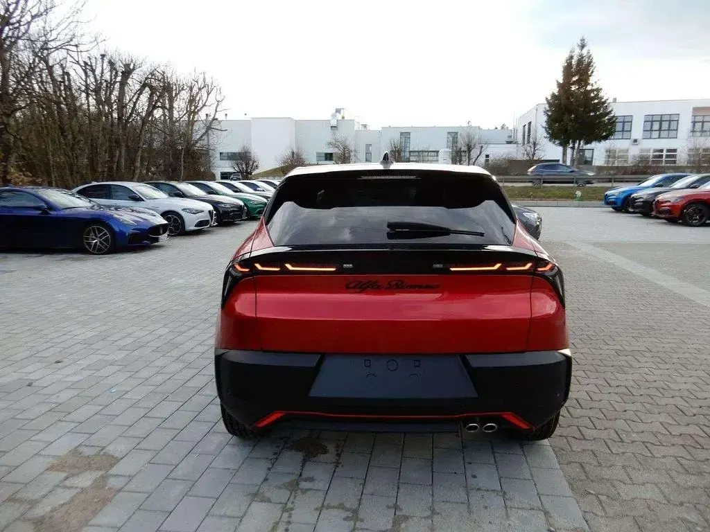 Neu Alfa Romeo Junior Edizione Speciale 145 PS (106 kW) 2026 Rosso brera SUV