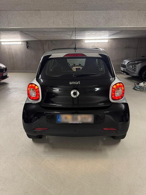 Gebraucht Smart ForFour 71 PS (52 kW) 2014 Schwarz Kleinwagen