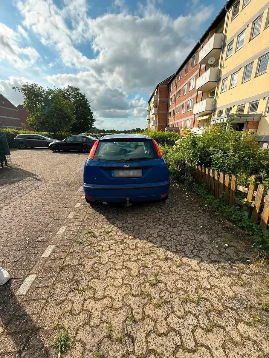 Gebraucht Ford Focus 100 PS (73 kW) 2002 Blau Limousine