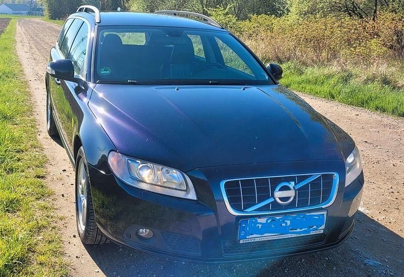 Blau Gebraucht 2011 Volvo V70 Summum Kombi | 5.790 € (Fairer Preis) - Bild 1/4