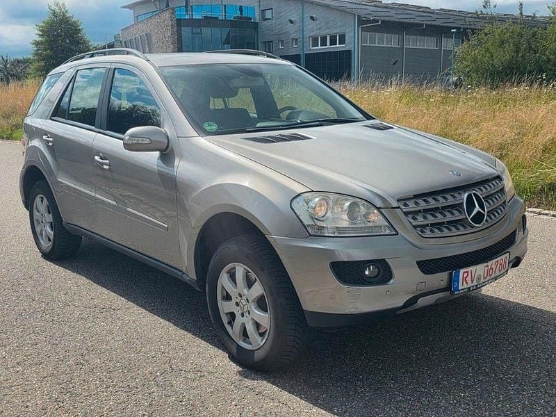 Silber Gebraucht 2006 Mercedes ML280 SUV | 7.400 € (Fairer Preis) - Bild 1/4