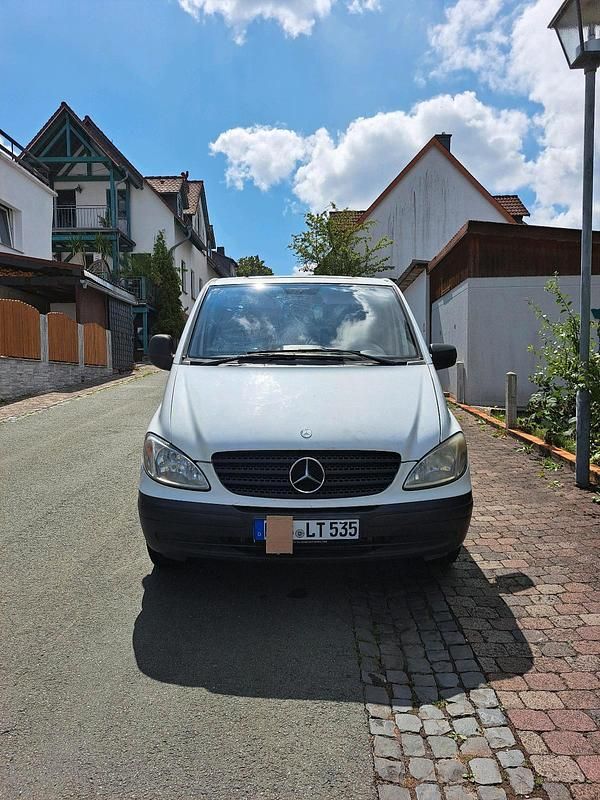 Weiß Gebraucht 2010 Mercedes Vito Van / Kleinbus | 5.000 € - Bild 1/4