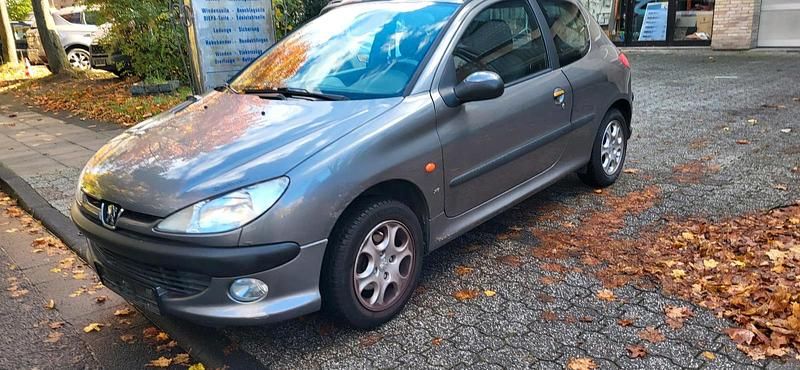 Grau Gebraucht 1999 Peugeot 206 Kleinwagen | 490 € (Superpreis) - Bild 1/4