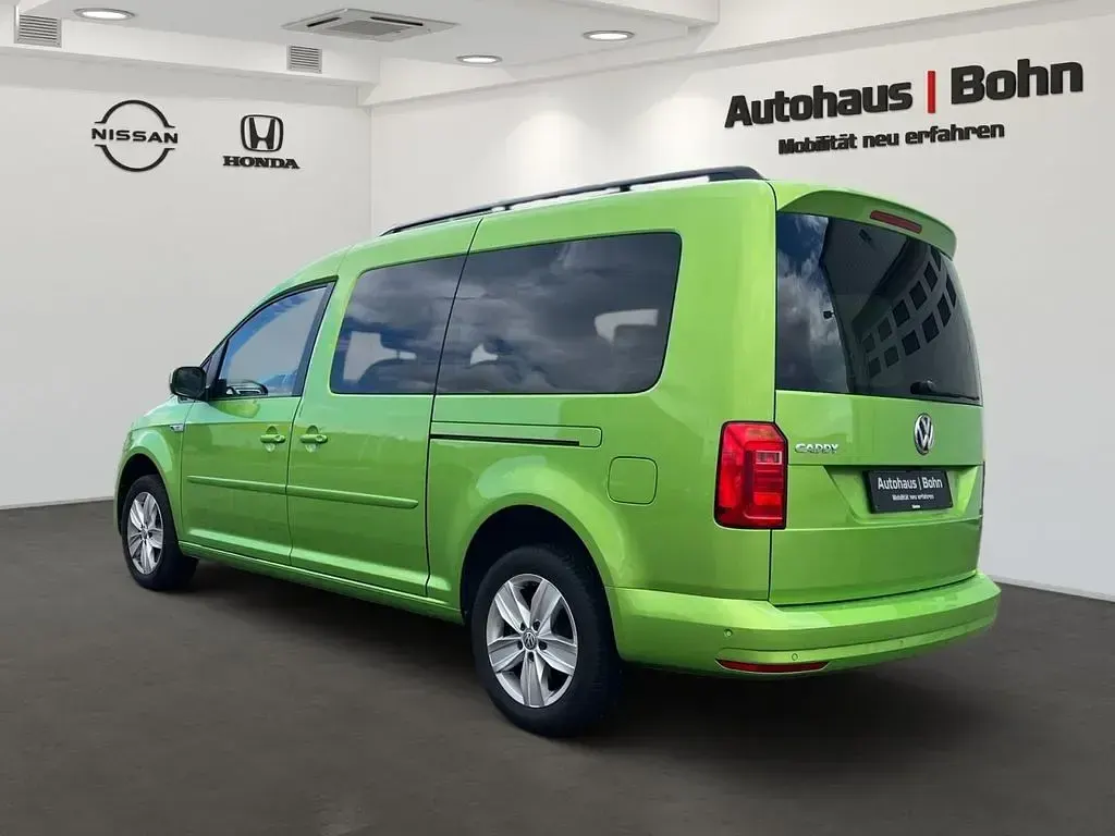 Second-hand VW Caddy Maxi Comfortline 131 CP (96 kW) 2020 Verde Monovolum
