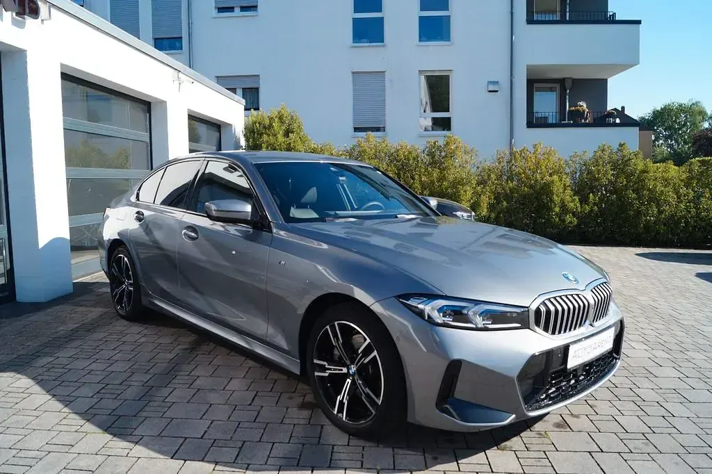 Gebraucht BMW 330e M Sport 292 PS (214 kW) 2025 Grau Limousine