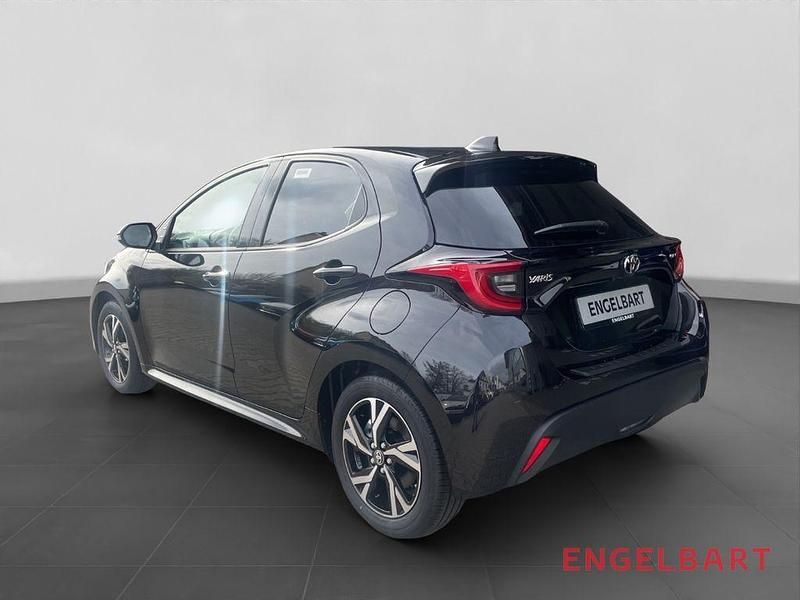 Gebraucht Toyota Yaris Hybrid Comfort 116 PS (85 kW) 2025 Schwarz Limousine