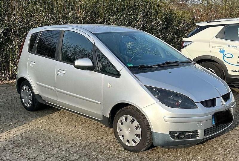 Gebraucht Mitsubishi Colt Inform 95 PS (69 kW) 2008 Silber Van / Kleinbus