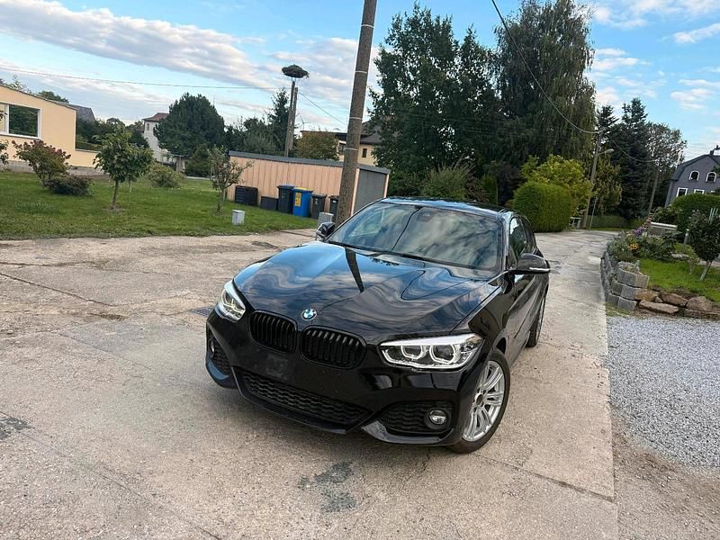 Schwarz Gebraucht 2016 BMW 118 Coupé M Sport Coupé | 10.000 € - Bild 1/4
