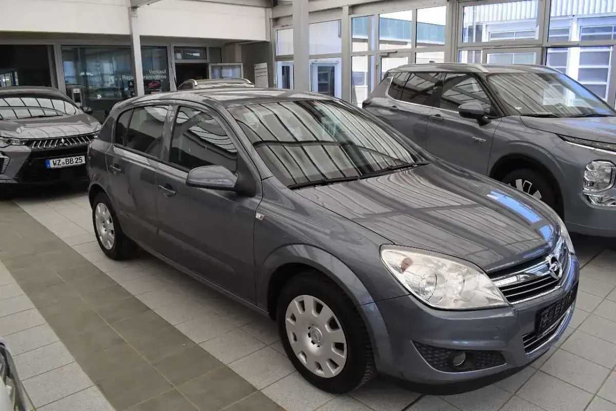 Gebraucht Opel Astra Edition 105 PS (77 kW) 2007 Grau Limousine