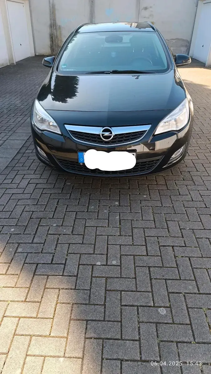 Usata Opel Astra 140 CV (102 kW) 2012 Nero Berlina