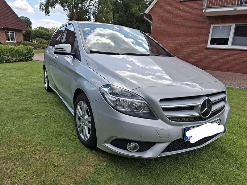 Grau Gebraucht 2014 Mercedes B180 Van / Kleinbus | 7.950 € (Guter Preis) - Bild 1/4