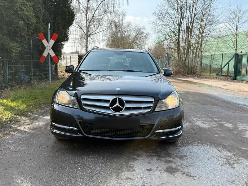 Gebraucht Mercedes C220 170 PS (125 kW) 2012 Grau Kombi