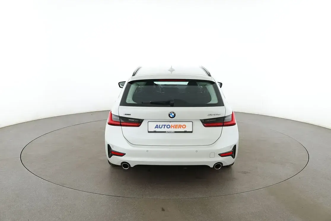 Gebraucht BMW 320e Sport Line 113 PS (83 kW) 2021 Weiß Kombi