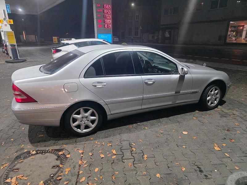 Silber Gebraucht 2000 Mercedes C240 Limousine | 4.750 € - Bild 1/4