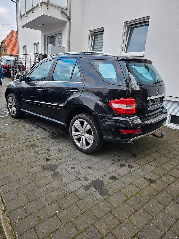 Gebraucht Mercedes ML350 231 PS (169 kW) 2011 Schwarz SUV